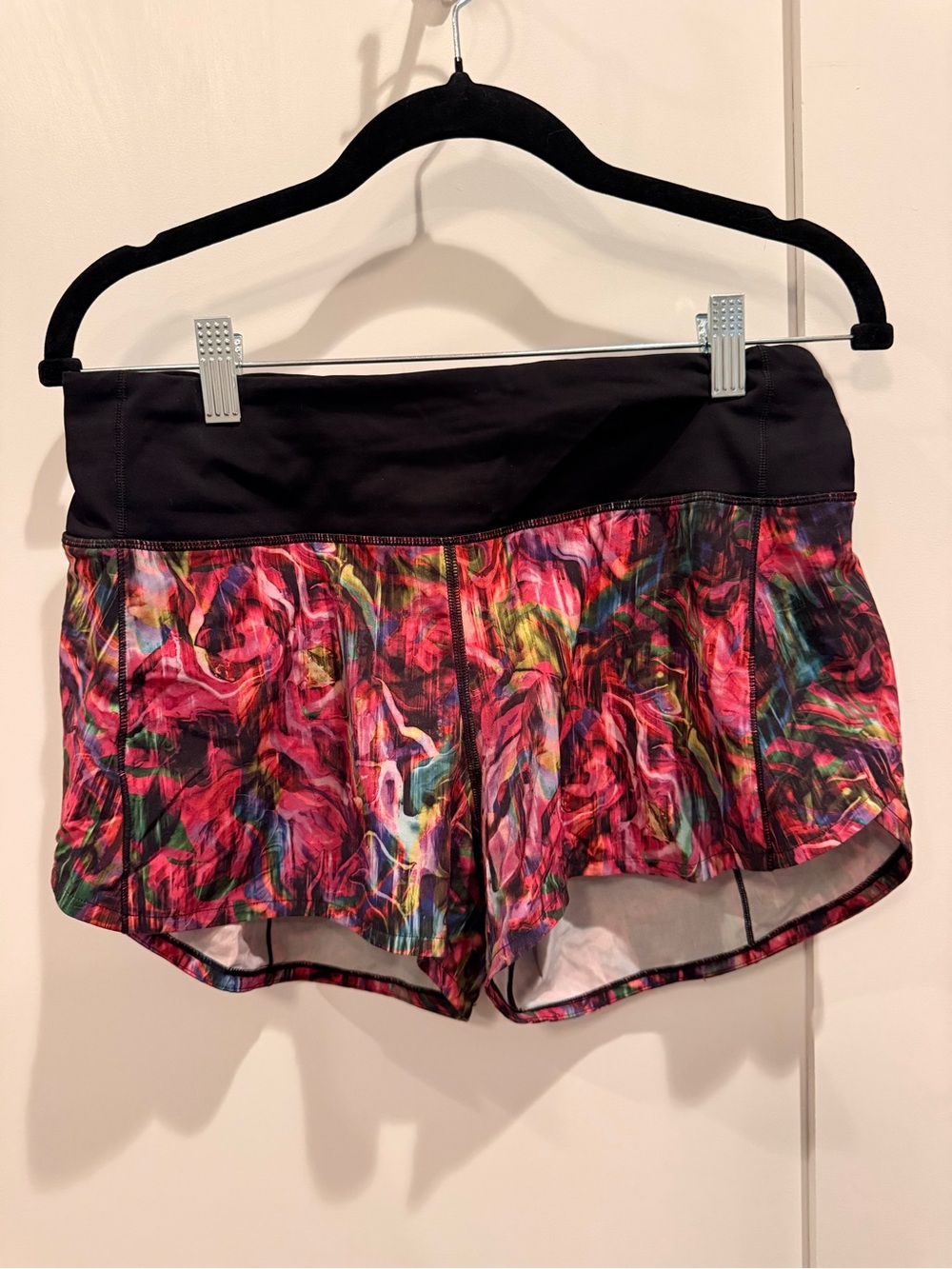 Lululemon High Rise 4” Shorts Size 8 Pink Multicolor Floral Print